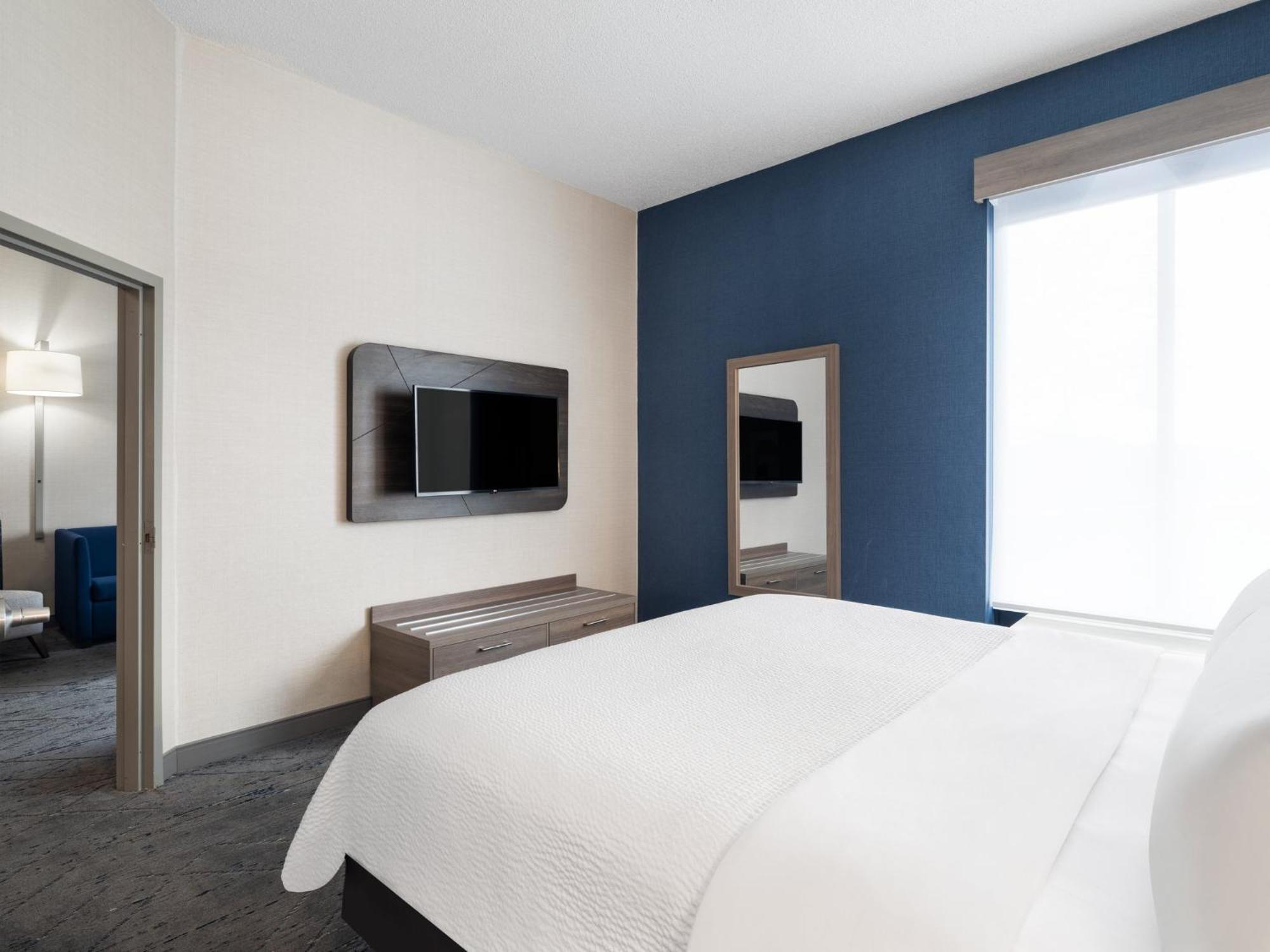 Holiday Inn Express Meadville Exterior photo
