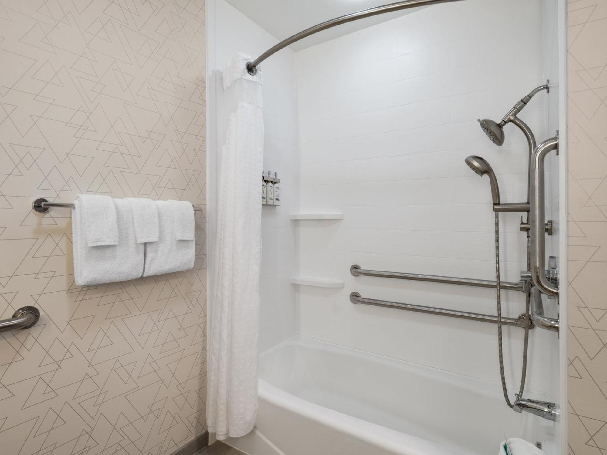 Holiday Inn Express Meadville Exterior photo