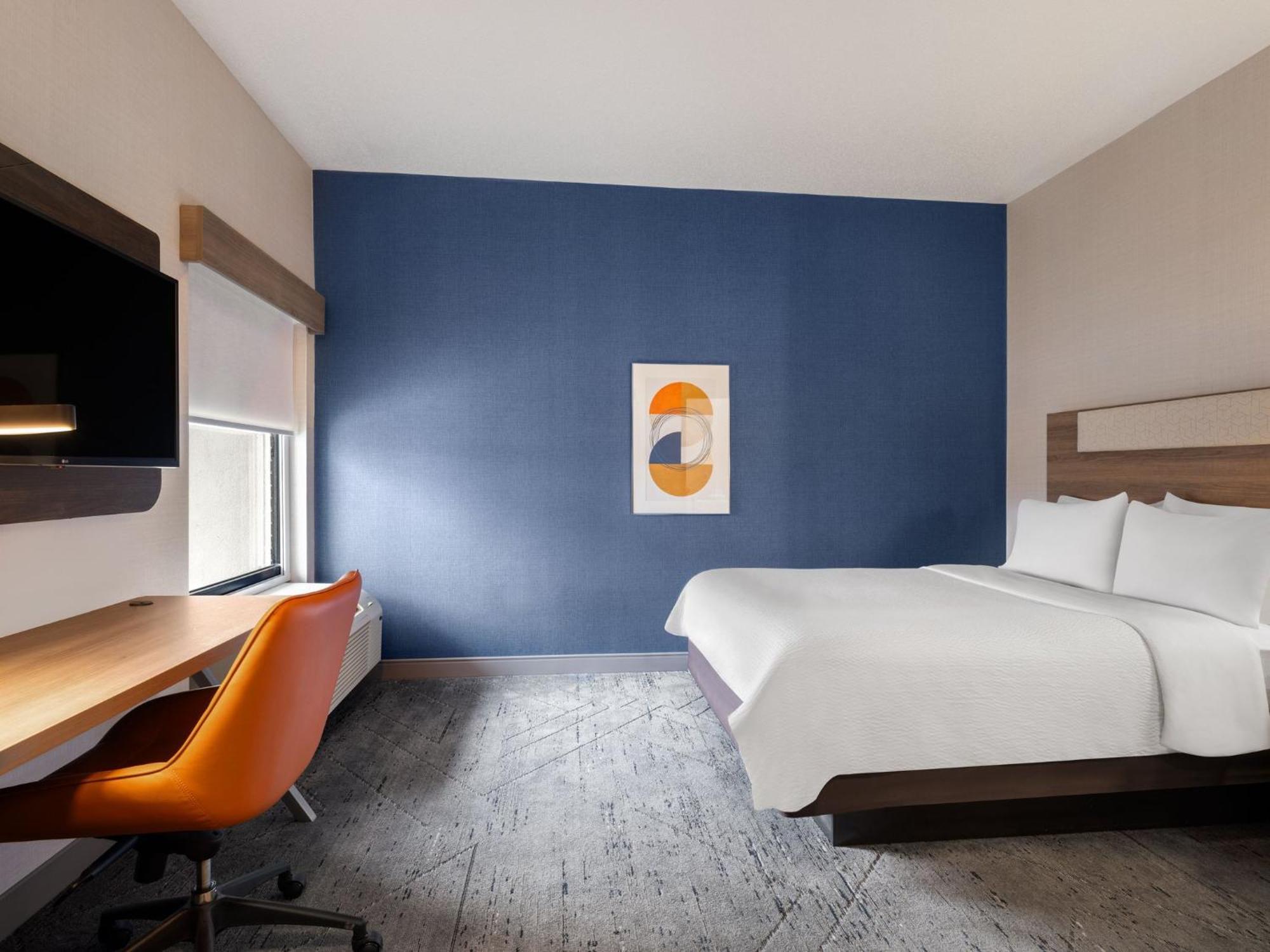 Holiday Inn Express Meadville Exterior photo