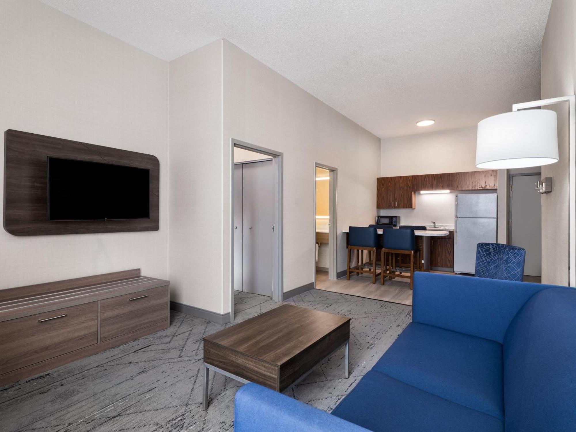 Holiday Inn Express Meadville Exterior photo